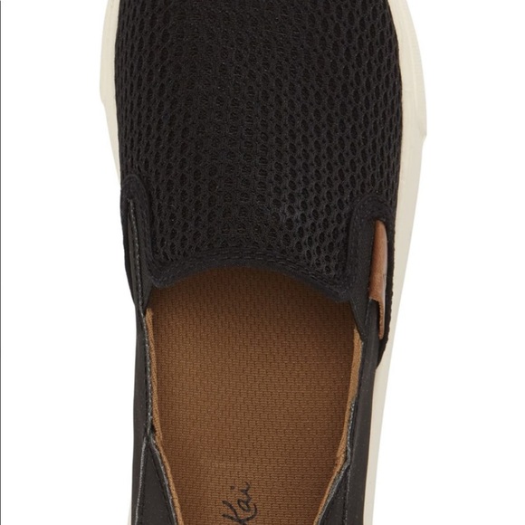 Black slip on sneakers w/drop in back heel.New without tags.Worn once.Too big. - Picture 3 of 4